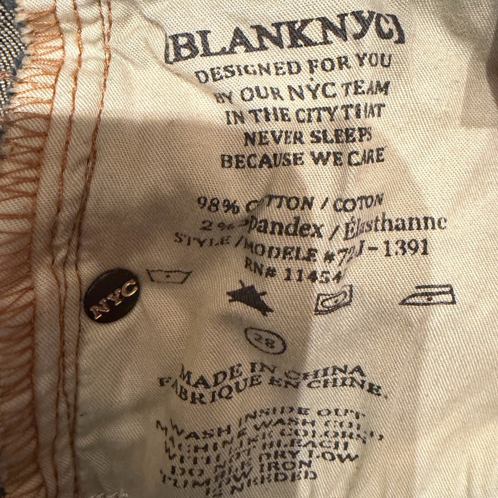 [BLANKNYC] High-Rise Distressed Flare Jeans - Dark Wash - Size 28 - Picture 5 of 7